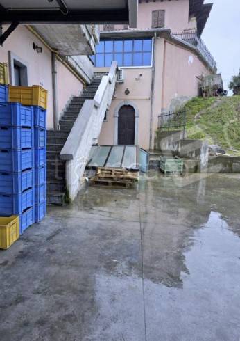 locale commerciale in vendita a Preseglie