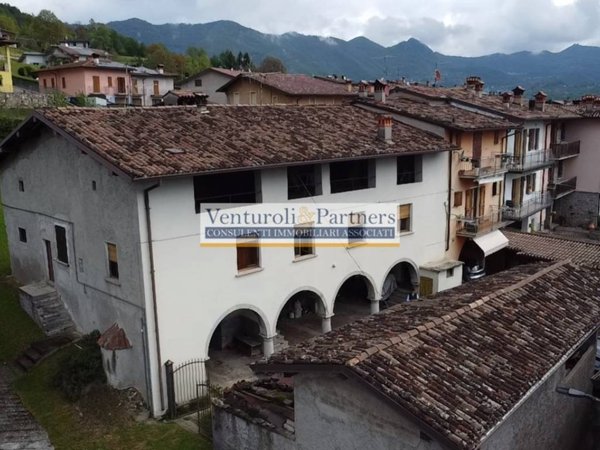 intera palazzina in vendita a Preseglie