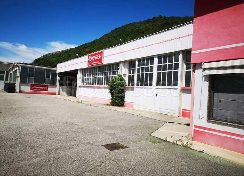 locale commerciale in vendita a Prevalle