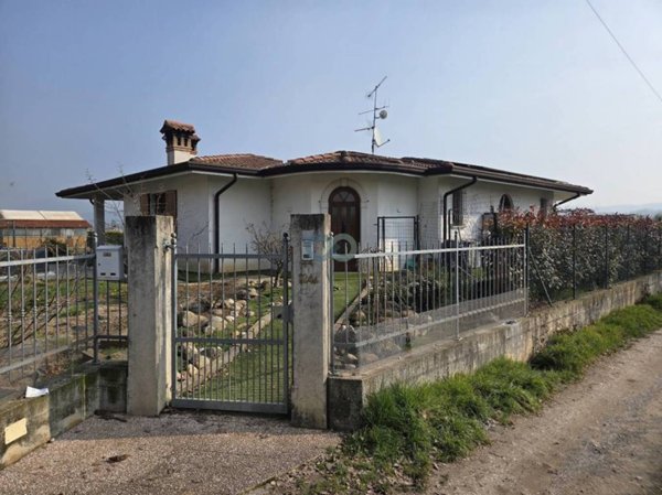casa indipendente in vendita a Prevalle