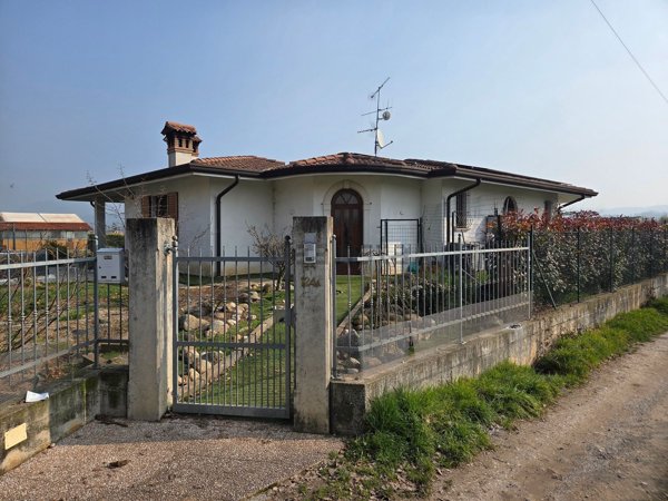 casa indipendente in vendita a Prevalle