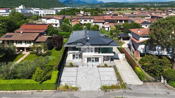 casa semindipendente in vendita a Prevalle