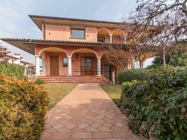 casa indipendente in vendita a Provaglio d'Iseo