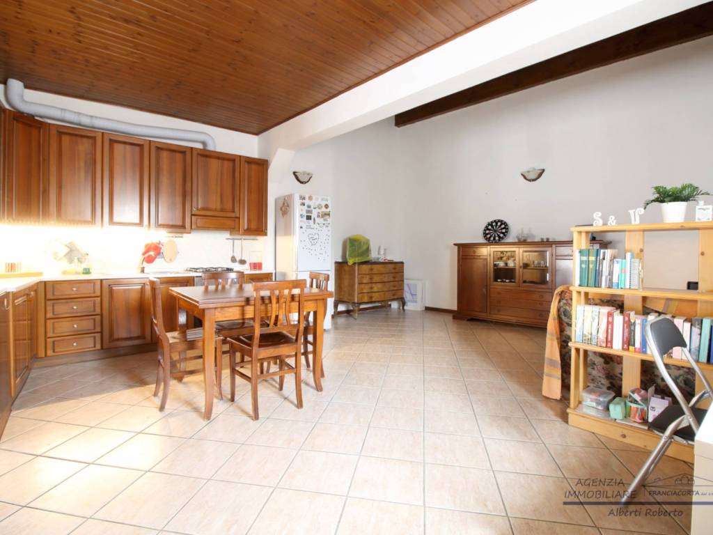 casa indipendente in vendita a Provaglio d'Iseo