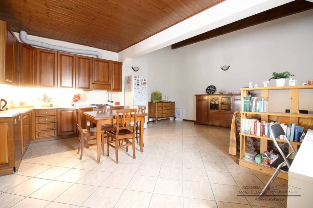 casa indipendente in vendita a Provaglio d'Iseo