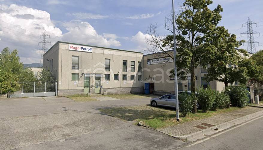 locale commerciale in vendita a Provaglio d'Iseo