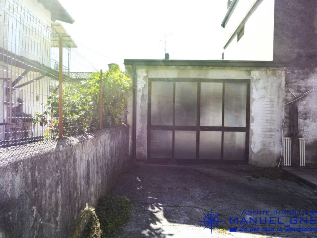 locale commerciale in vendita a Provaglio d'Iseo in zona Provezze