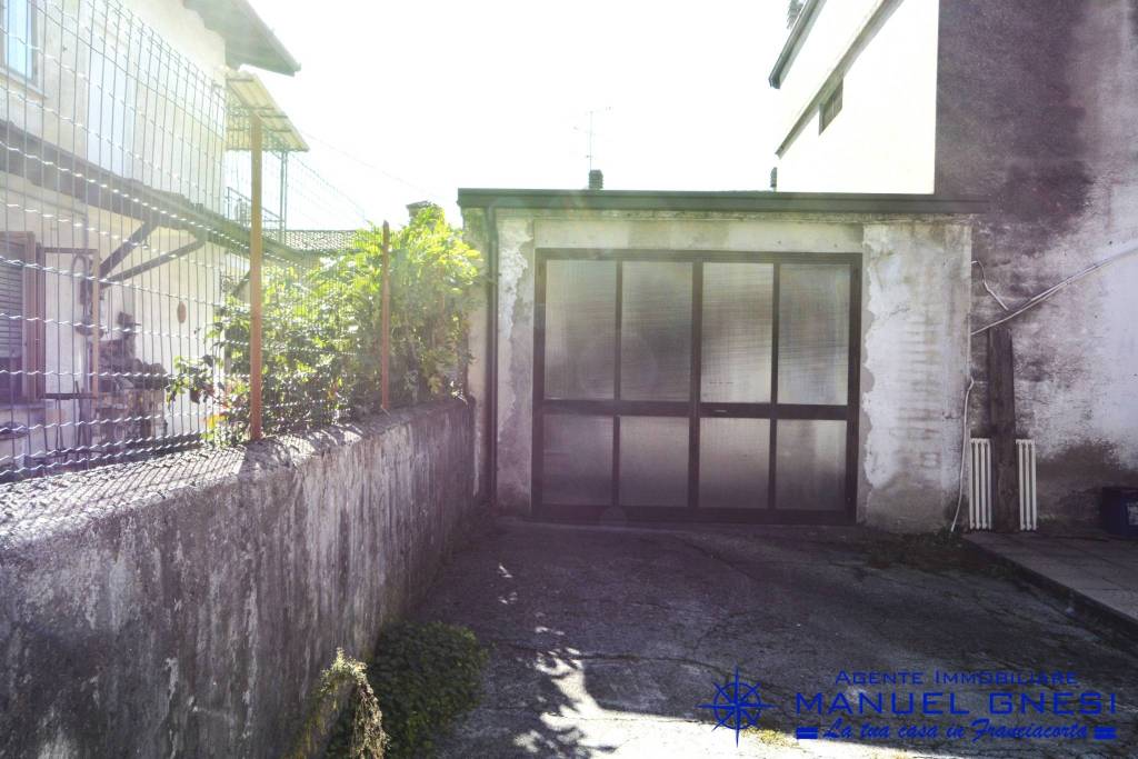 locale commerciale in vendita a Provaglio d'Iseo in zona Provezze