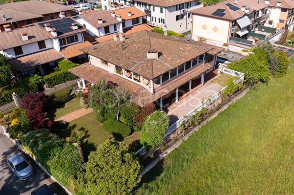 casa indipendente in vendita a Provaglio d'Iseo in zona Provezze