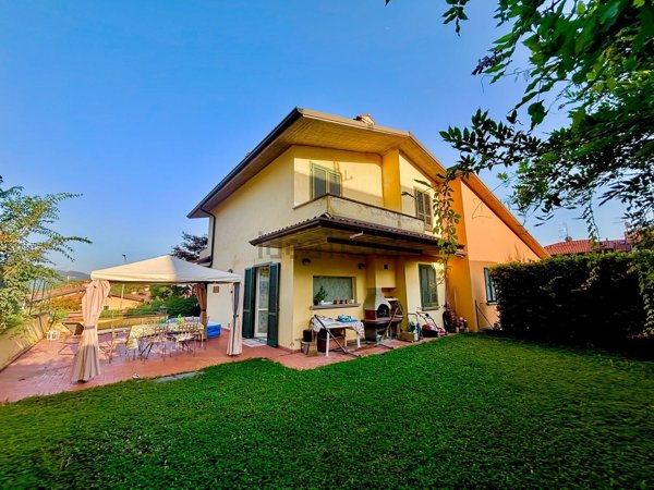 casa indipendente in vendita a Provaglio d'Iseo