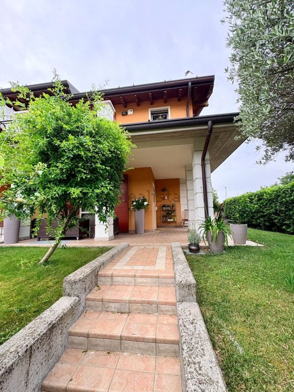 casa indipendente in vendita a Provaglio d'Iseo in zona Provezze