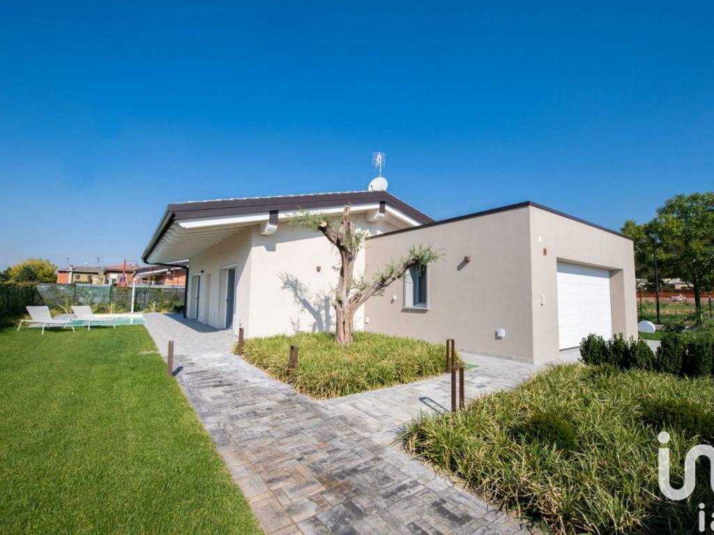 casa indipendente in vendita a Puegnago del Garda