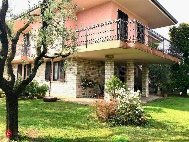 casa indipendente in vendita a Puegnago del Garda