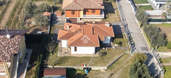 casa indipendente in vendita a Puegnago del Garda