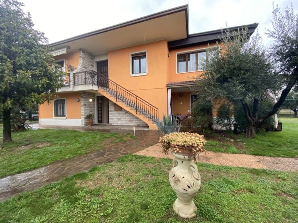 casa indipendente in vendita a Puegnago del Garda