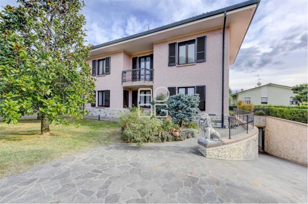 casa indipendente in vendita a Puegnago del Garda