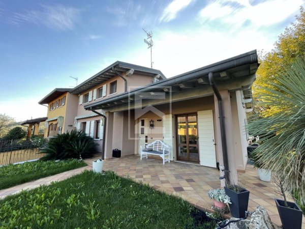 casa indipendente in vendita a Puegnago del Garda