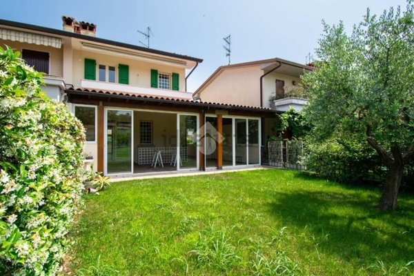 casa indipendente in vendita a Puegnago del Garda