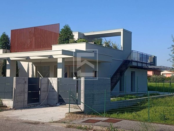 casa indipendente in vendita a Puegnago del Garda