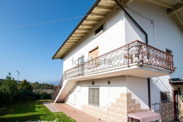 casa indipendente in vendita a Puegnago del Garda