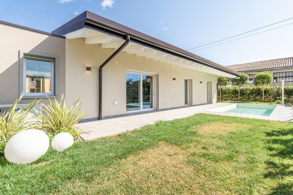 casa indipendente in vendita a Puegnago del Garda