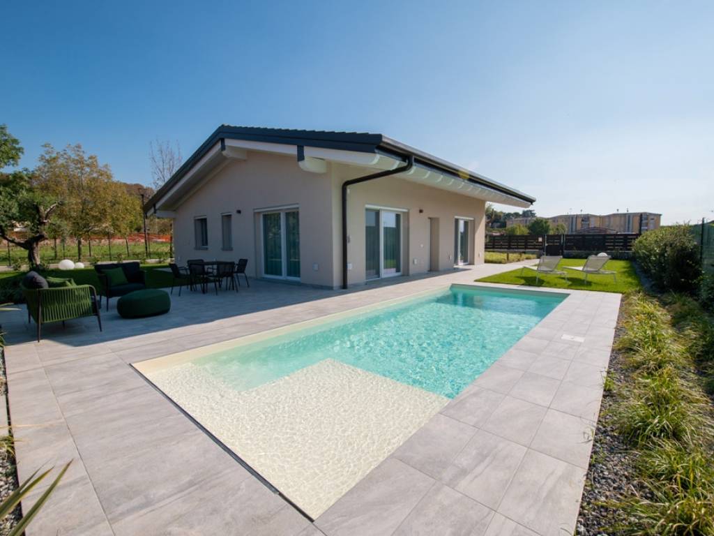 casa indipendente in vendita a Puegnago del Garda