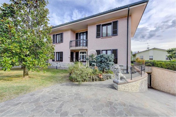 casa indipendente in vendita a Puegnago del Garda