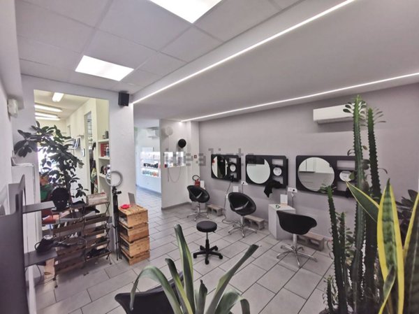 locale commerciale in vendita a Puegnago del Garda
