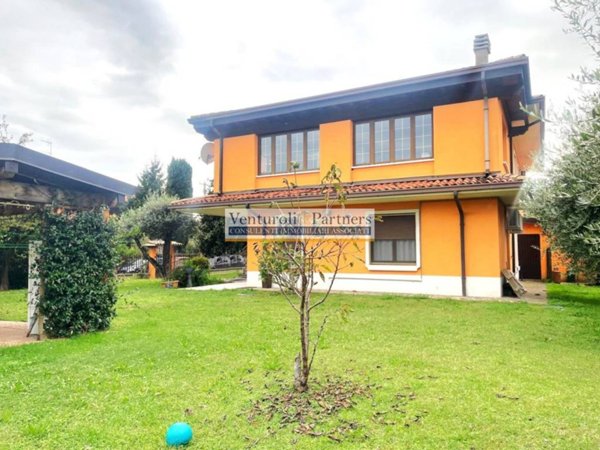 casa indipendente in vendita a Puegnago del Garda