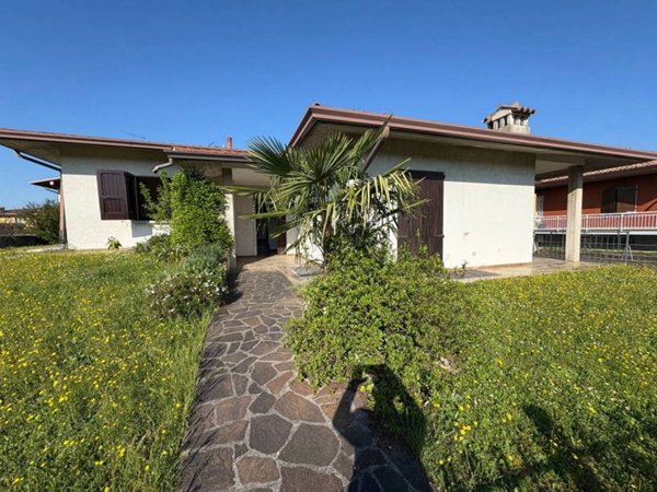 casa indipendente in vendita a Puegnago del Garda