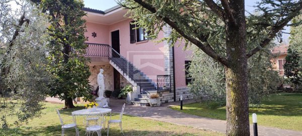 casa indipendente in vendita a Puegnago del Garda