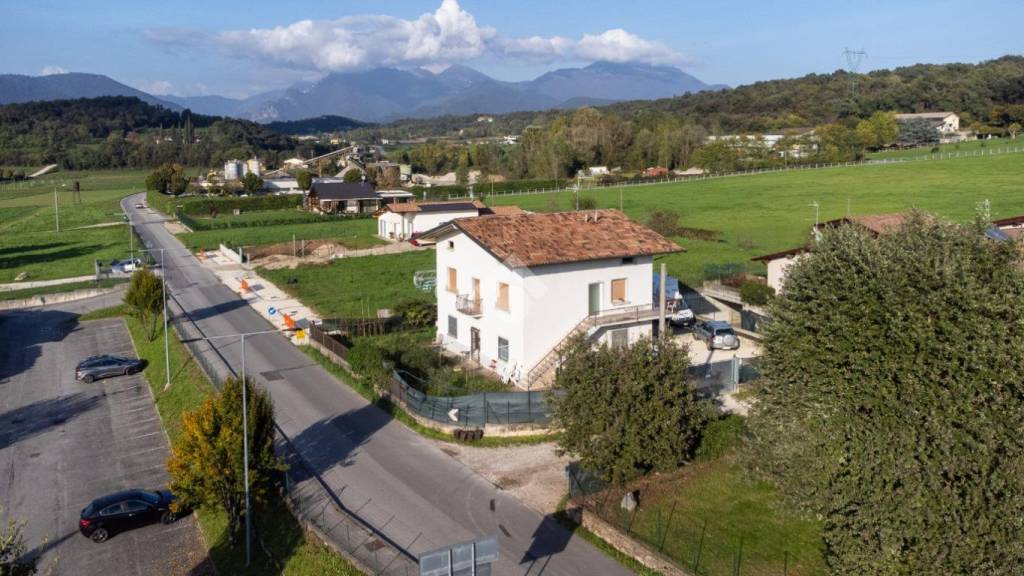 casa indipendente in vendita a Puegnago del Garda