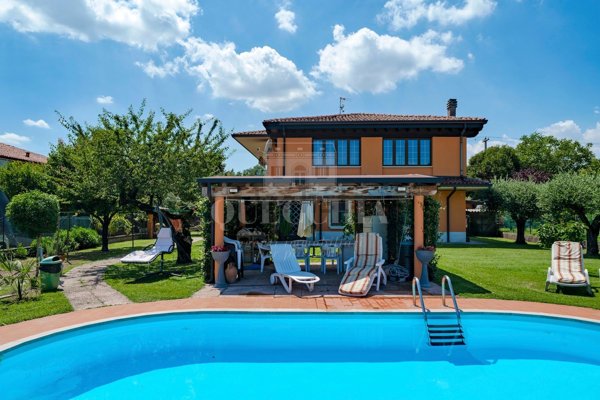 casa indipendente in vendita a Puegnago del Garda