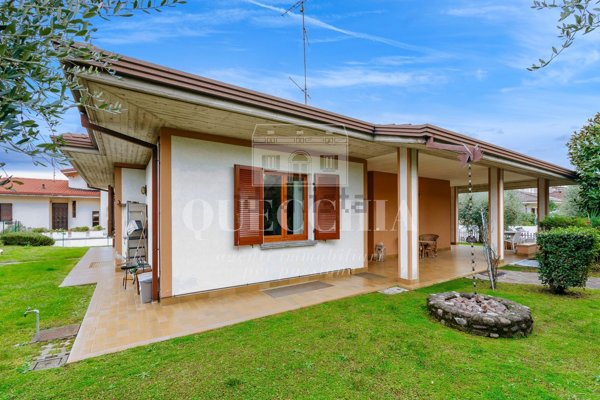 casa indipendente in vendita a Puegnago del Garda