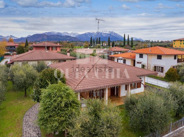 casa indipendente in vendita a Puegnago del Garda