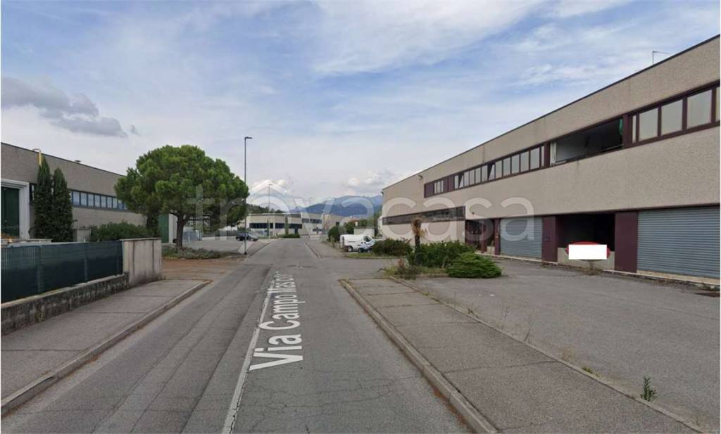 locale commerciale in vendita a Puegnago del Garda