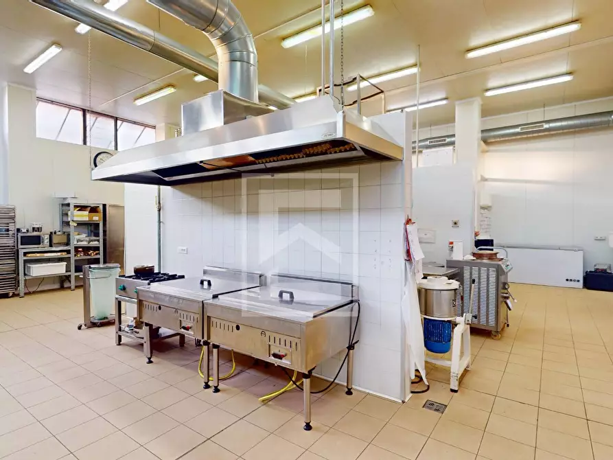 negozio in vendita a Puegnago del Garda