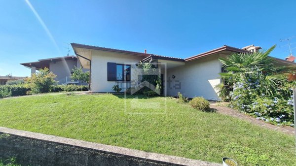 casa indipendente in vendita a Puegnago del Garda