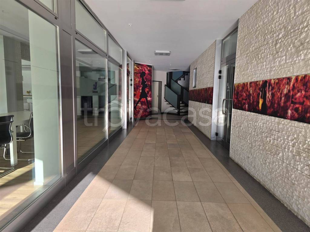 locale commerciale in vendita a Puegnago del Garda