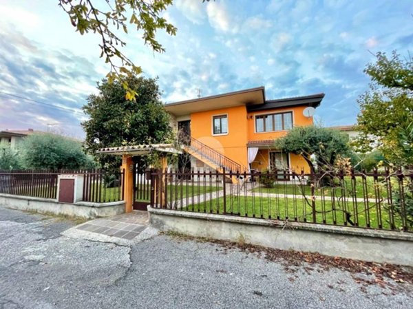 casa indipendente in vendita a Puegnago del Garda