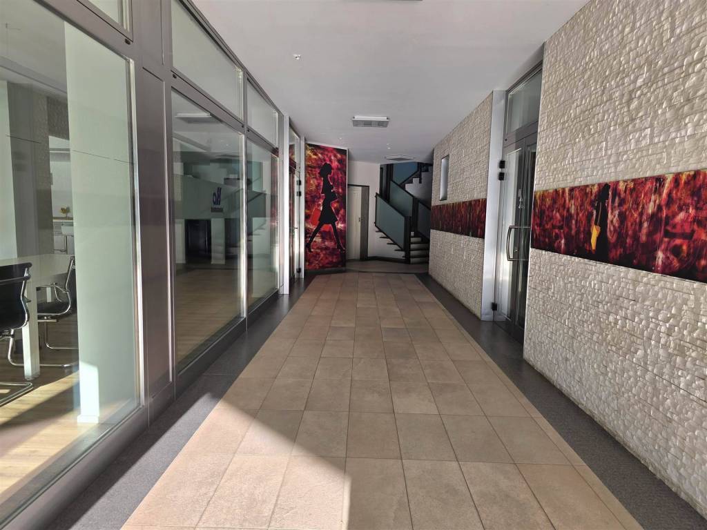 locale commerciale in vendita a Puegnago del Garda