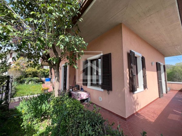 casa indipendente in vendita a Puegnago del Garda