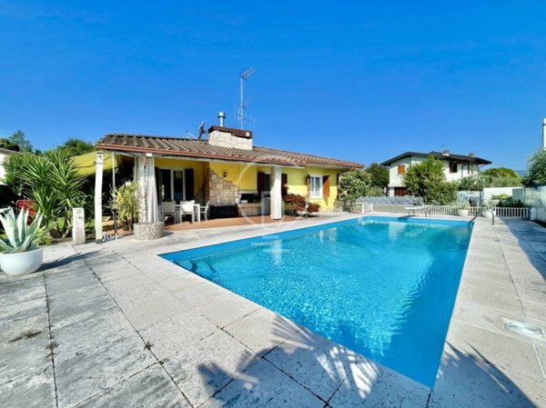 casa indipendente in vendita a Puegnago del Garda