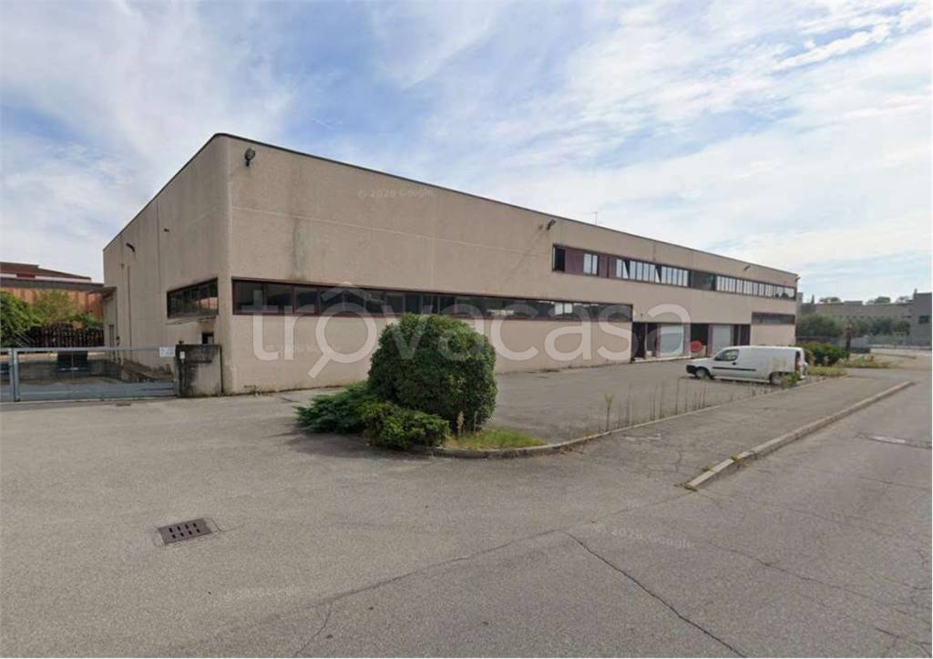 locale commerciale in vendita a Puegnago del Garda