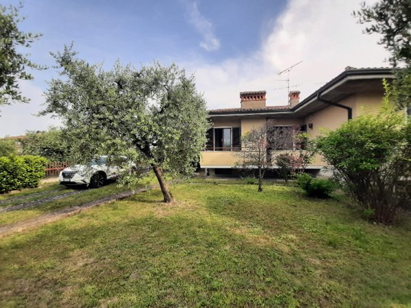 casa indipendente in vendita a Puegnago del Garda
