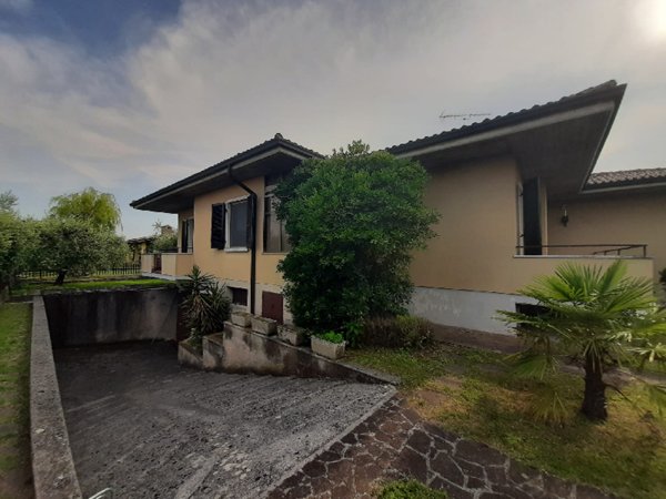 casa indipendente in vendita a Puegnago del Garda