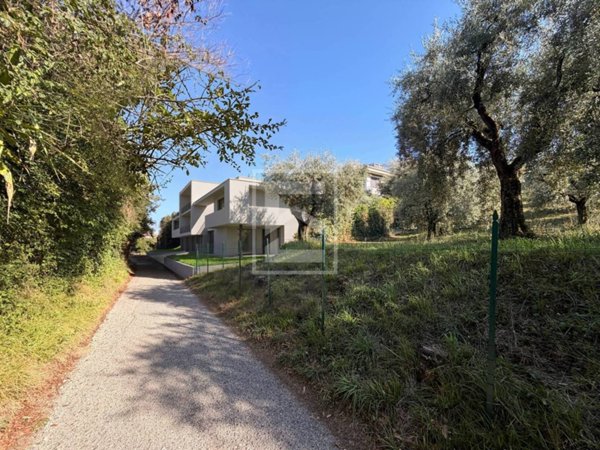 casa indipendente in vendita a Puegnago del Garda