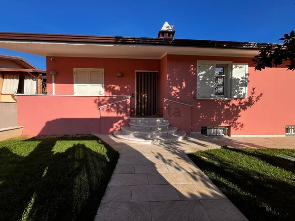 casa indipendente in vendita a Puegnago del Garda