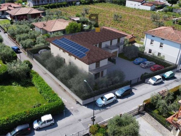 casa indipendente in vendita a Puegnago del Garda