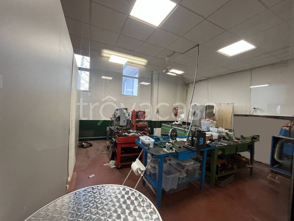 locale commerciale in vendita a Quinzano d'Oglio